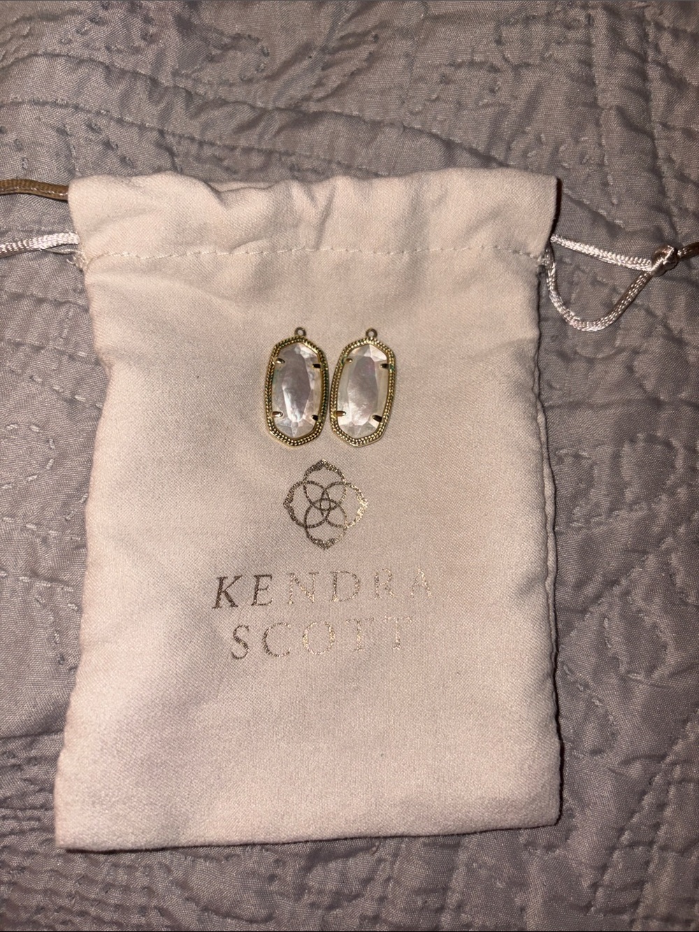Kendra Scott pearl  Stone Drop Earrings in Gold-tone